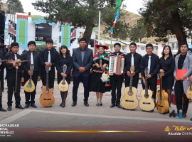 Estudiantinas y conjuntos musicales de Orurillo se lucieron en aniversario