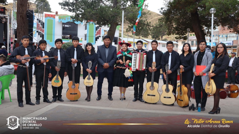 Estudiantinas y conjuntos musicales de Orurillo se lucieron en aniversario